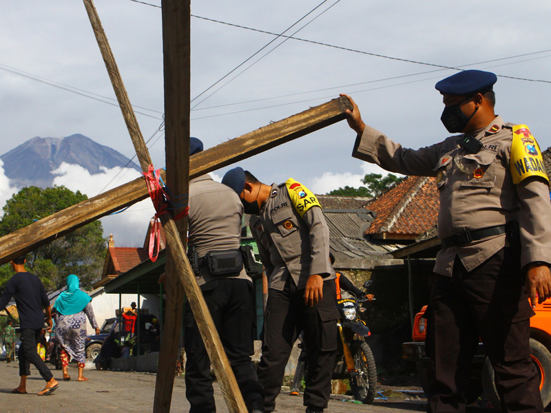 Penyekatan Jalur Menuju Lokasi Bencana