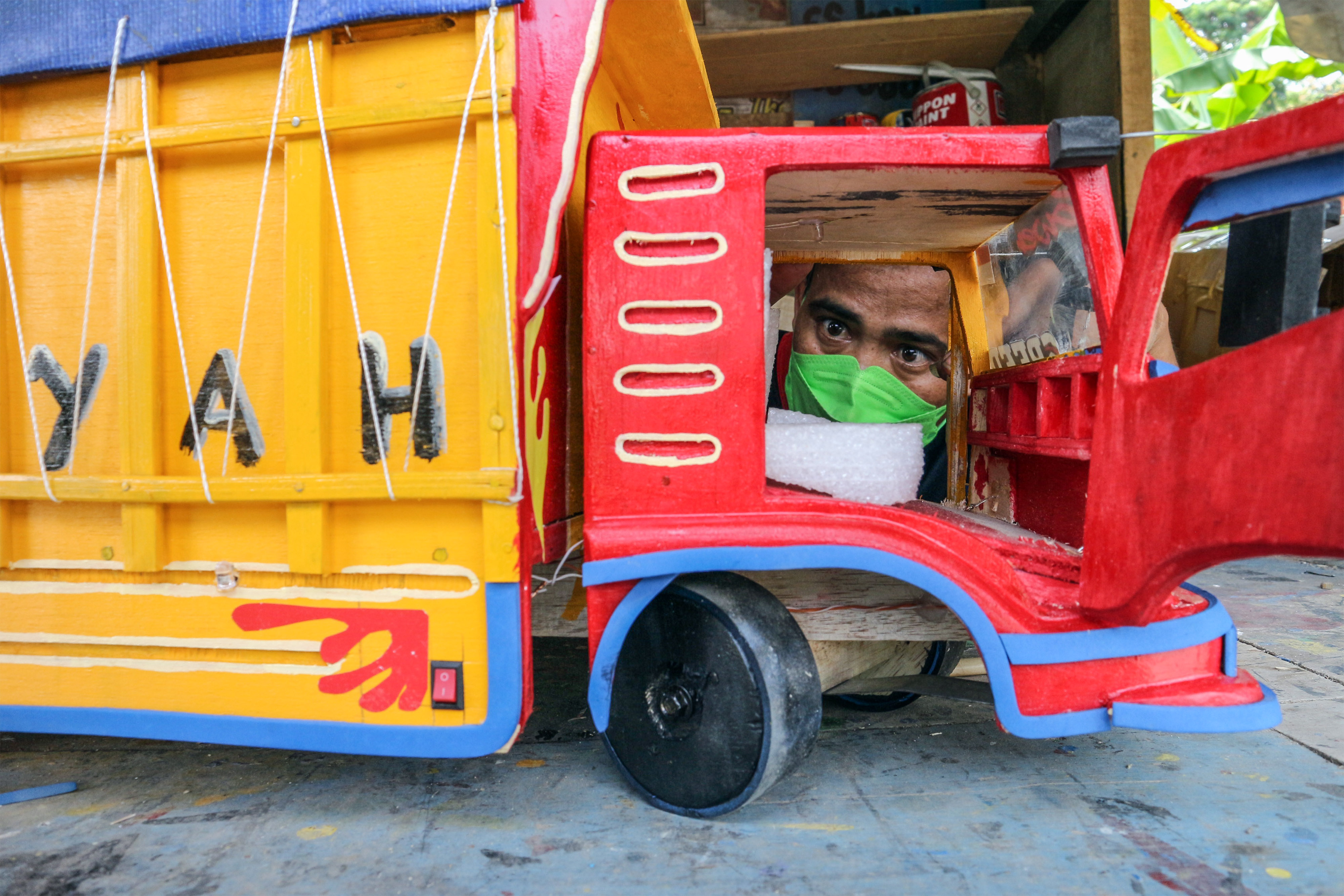 Kerajinan Miniatur Truk