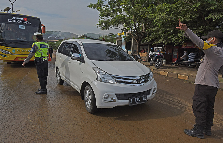 Uji Coba Penerapan Ganjil-Genap Pantai Anyer