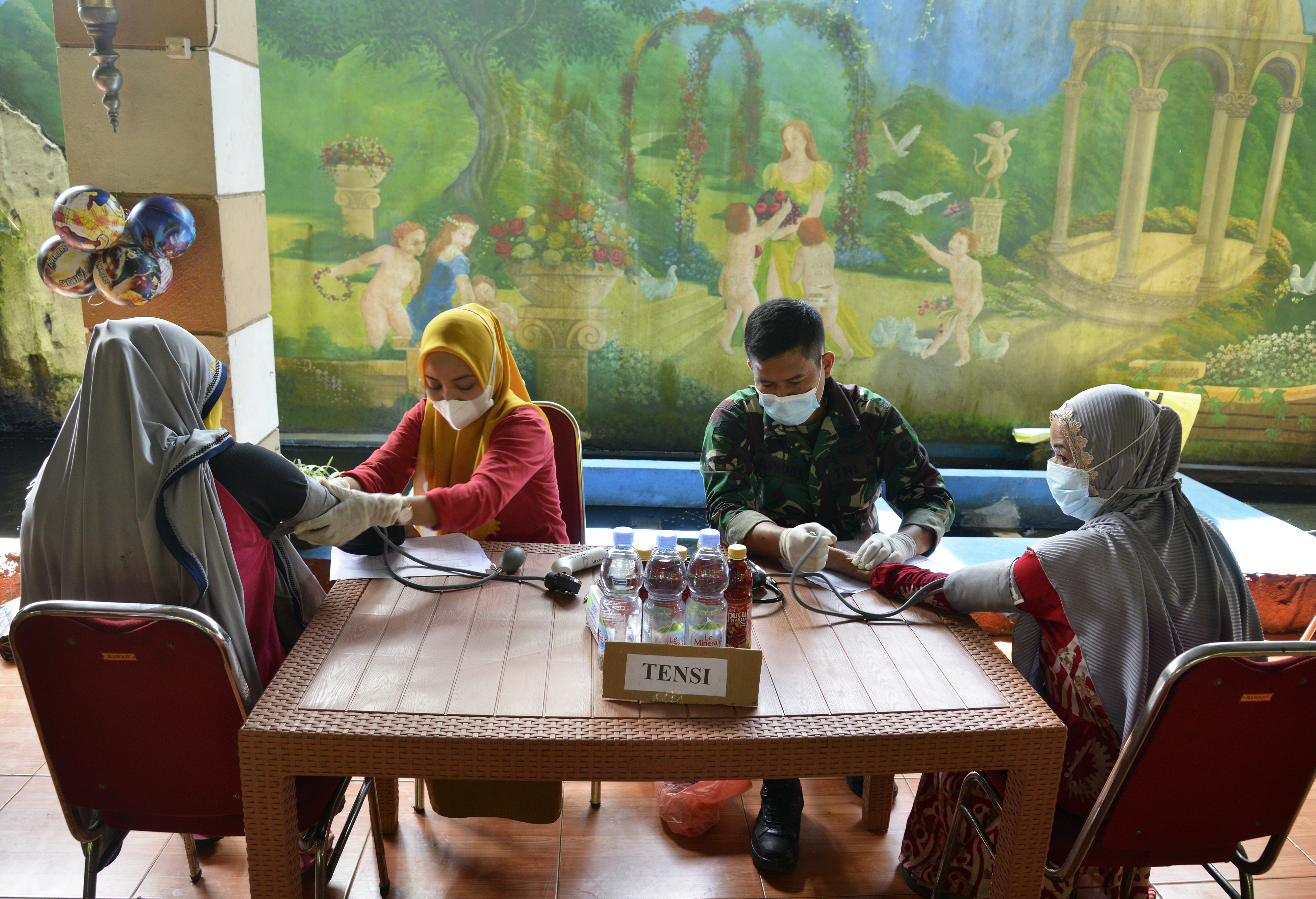 Vaksinasi di Kawasan Wisata Gowa