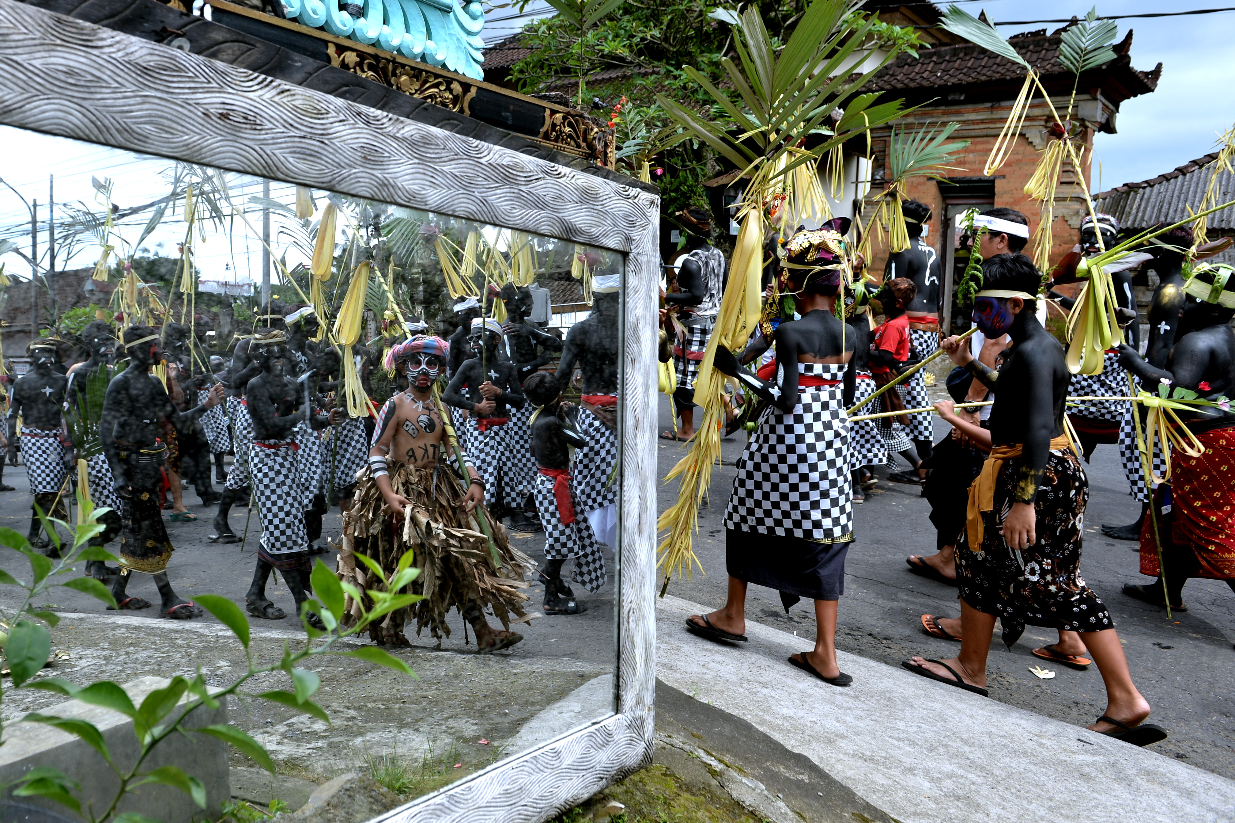Ritual Ngerebeg di Desa Tegallalang, Bali