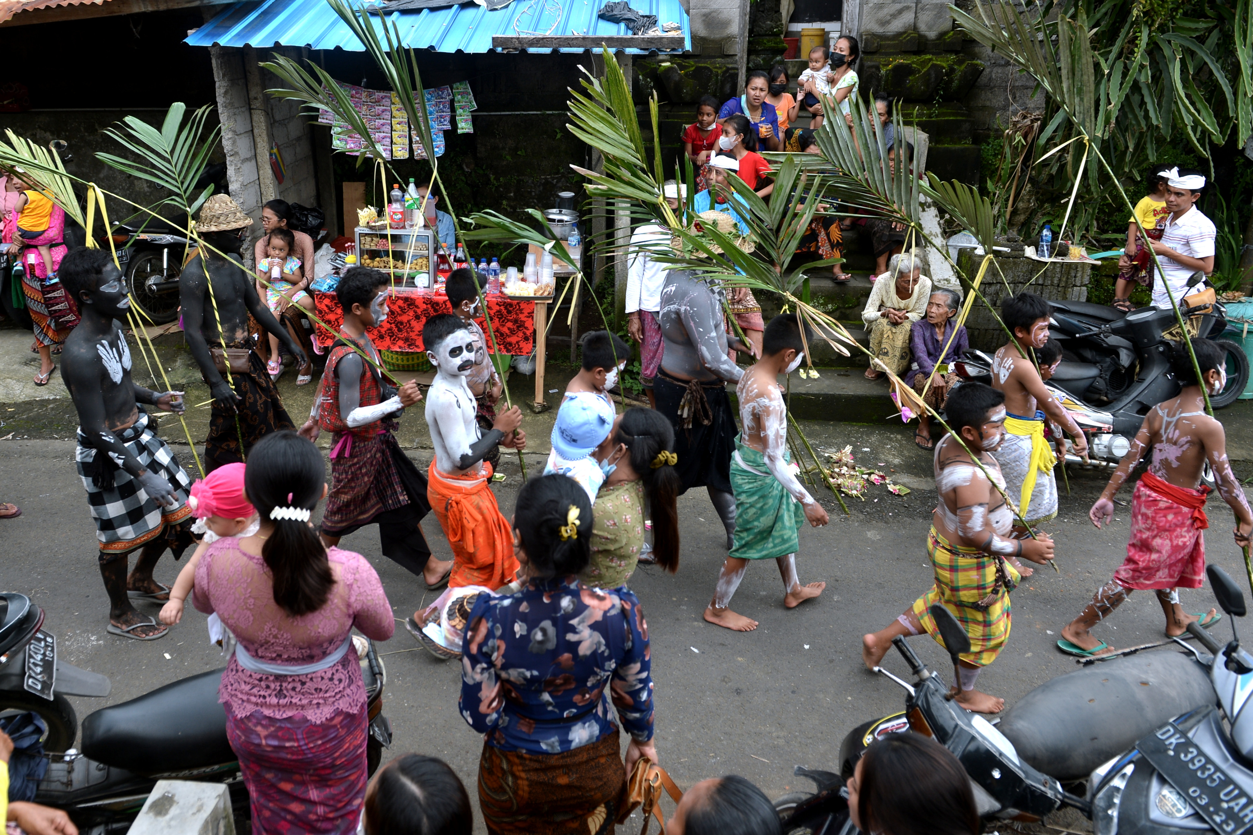 Ritual Ngerebeg di Desa Tegallalang, Bali