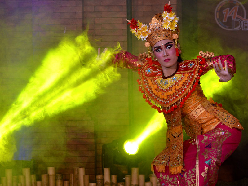 Pementasan Kesenian Kontemporer Denpasar Festival