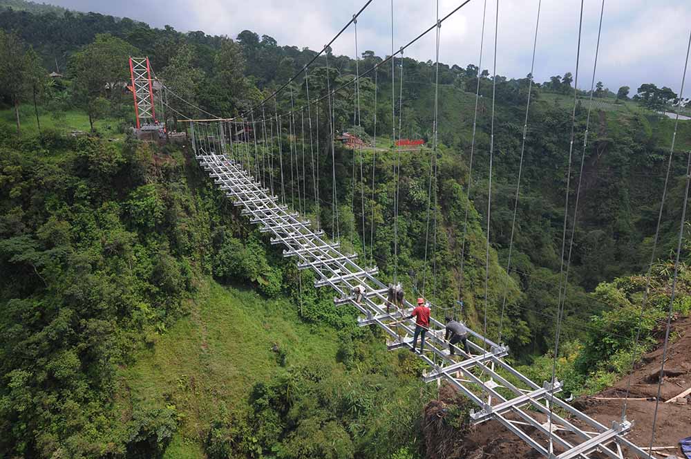 Pembangunan Jembatan di Lereng Merapi
