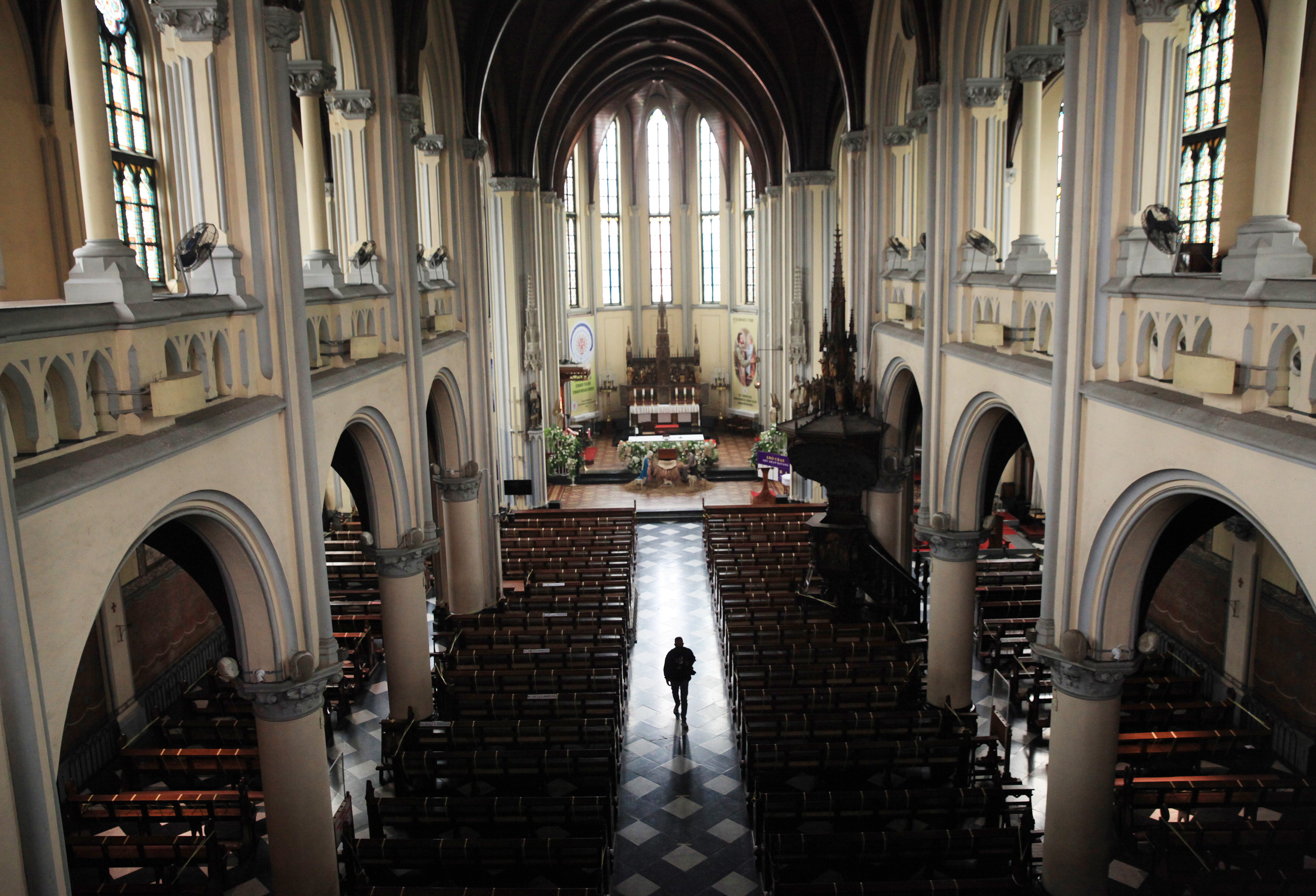 Persiapan Natal di Gereja Katedral