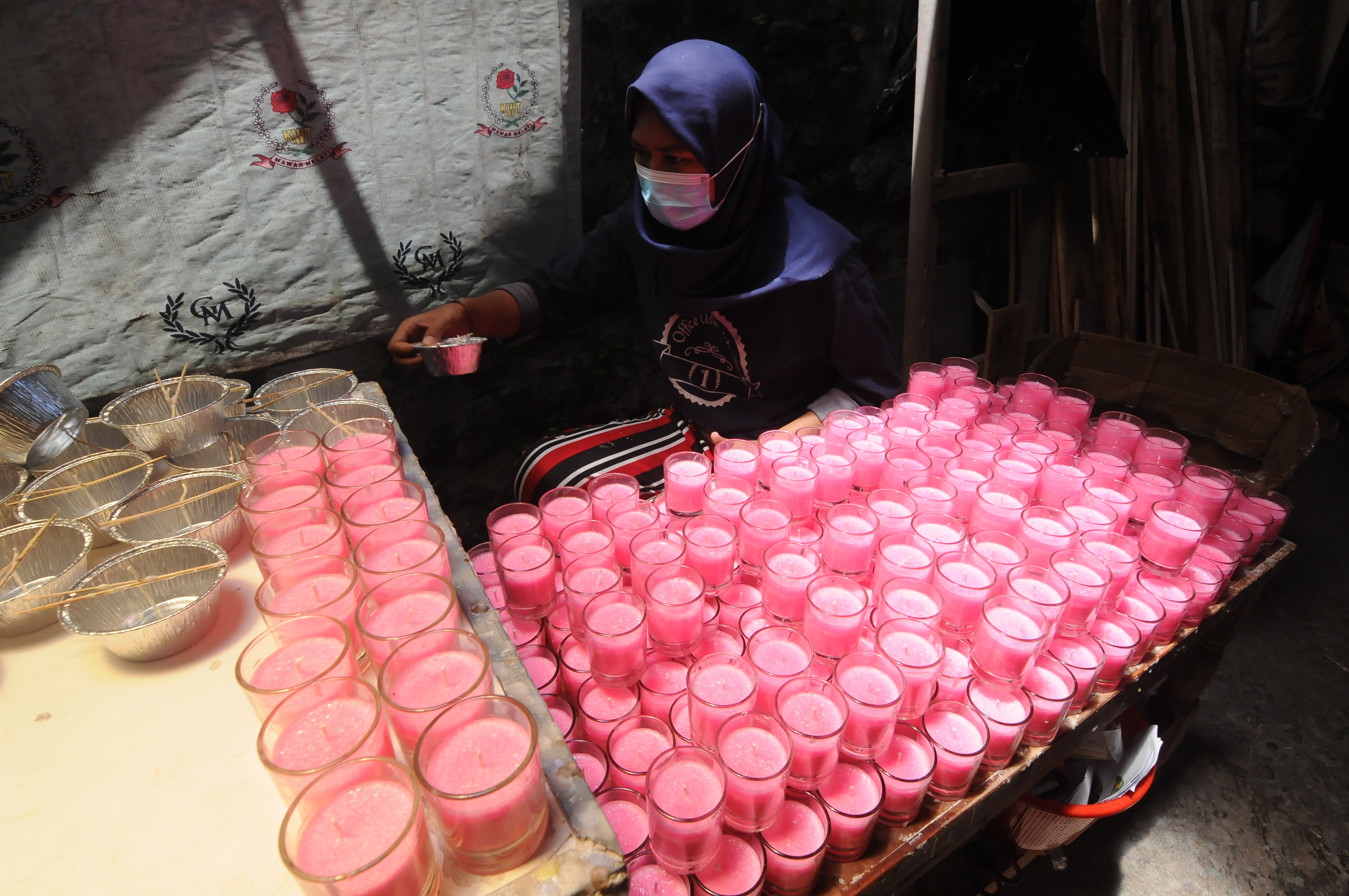 Produksi Lilin Jelang Natal