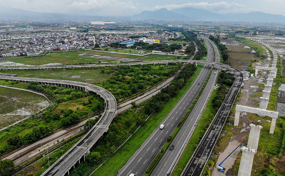 Gerbang Keluar Tol Gedebage Terbengkalai
