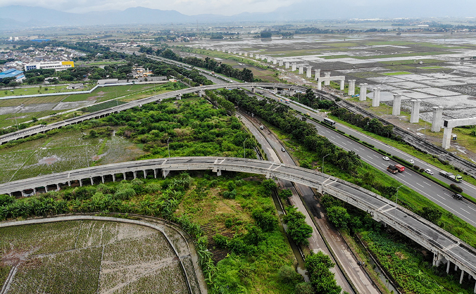 Gerbang Keluar Tol Gedebage Terbengkalai