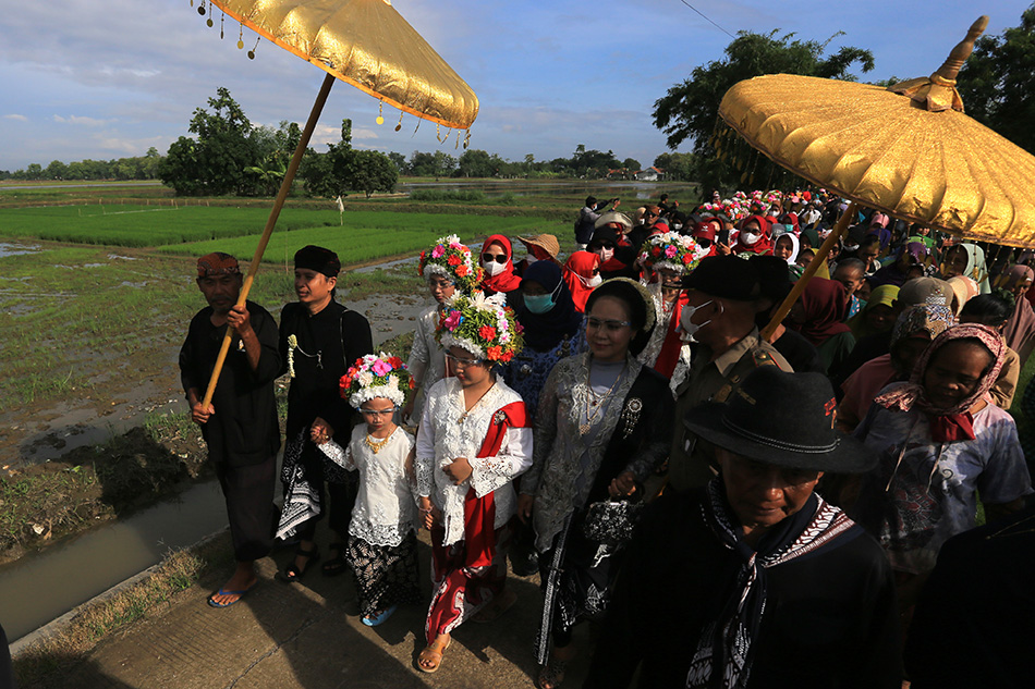 Upacara Adat Ngarot di Indramayu