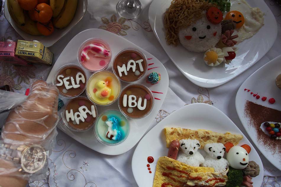 Peringatan Hari Ibu di Balai Kota Surabaya