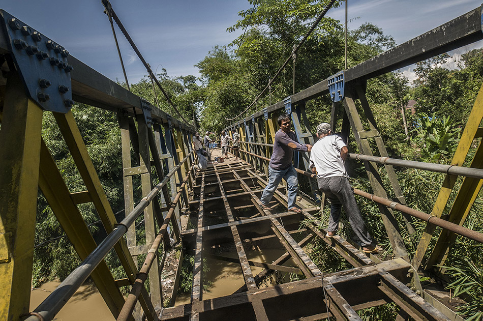 Perbaikan Jembatan Secara Swadaya