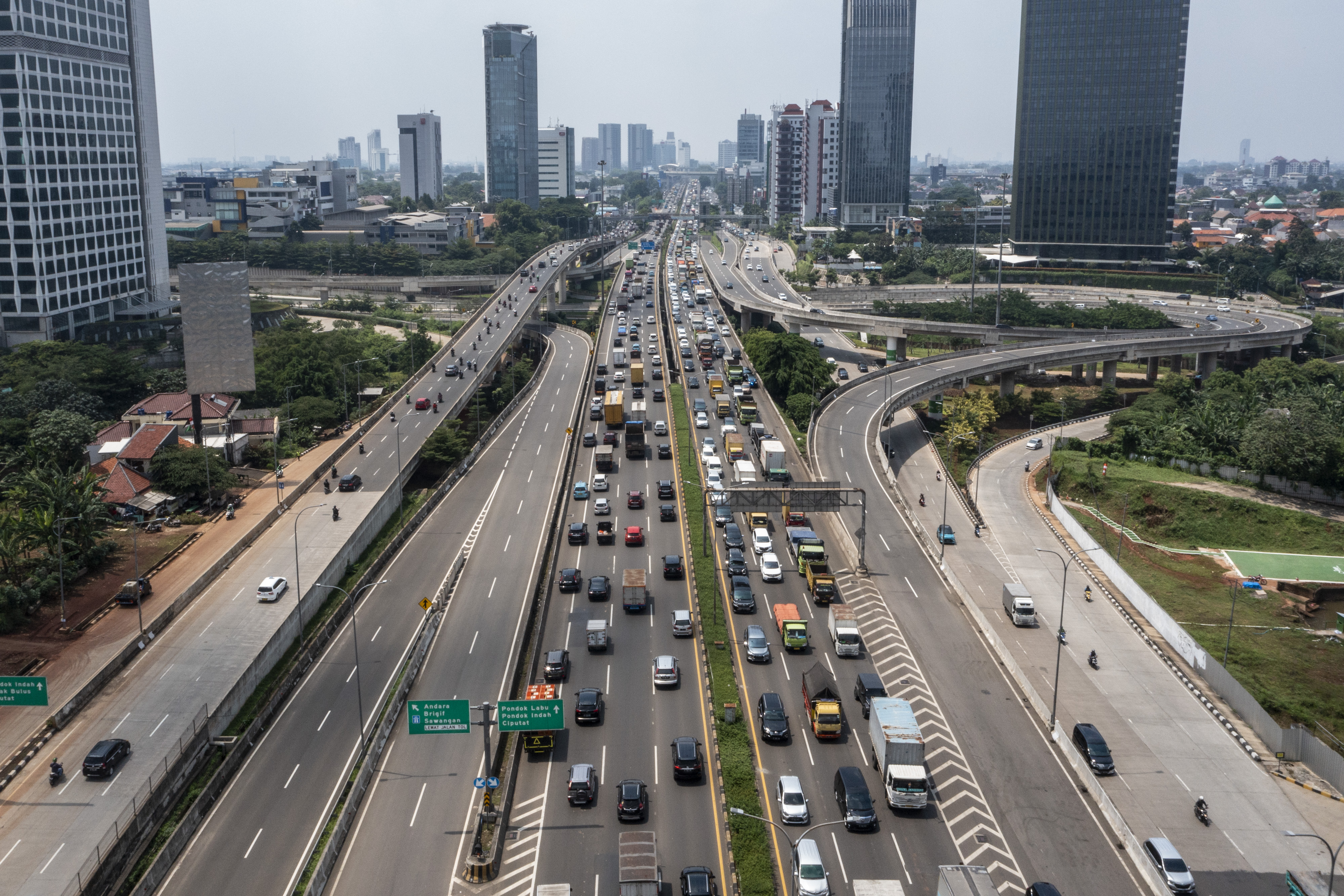 Ribuan Kendaraan Tinggalkan Jakarta