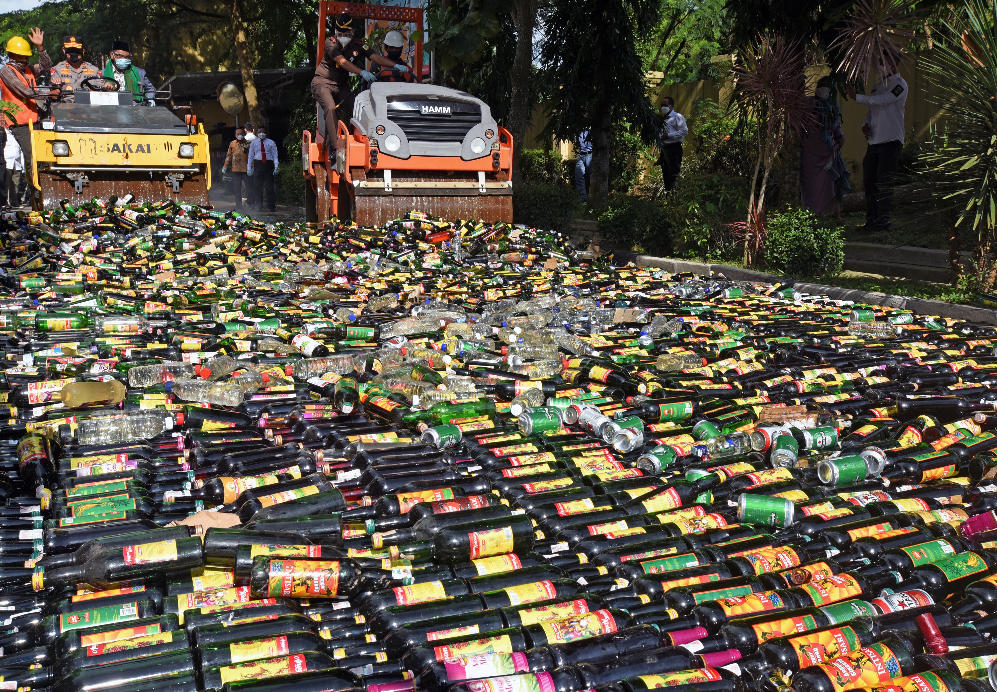 Pemusnahan Miras Ilegal di Polda Banten