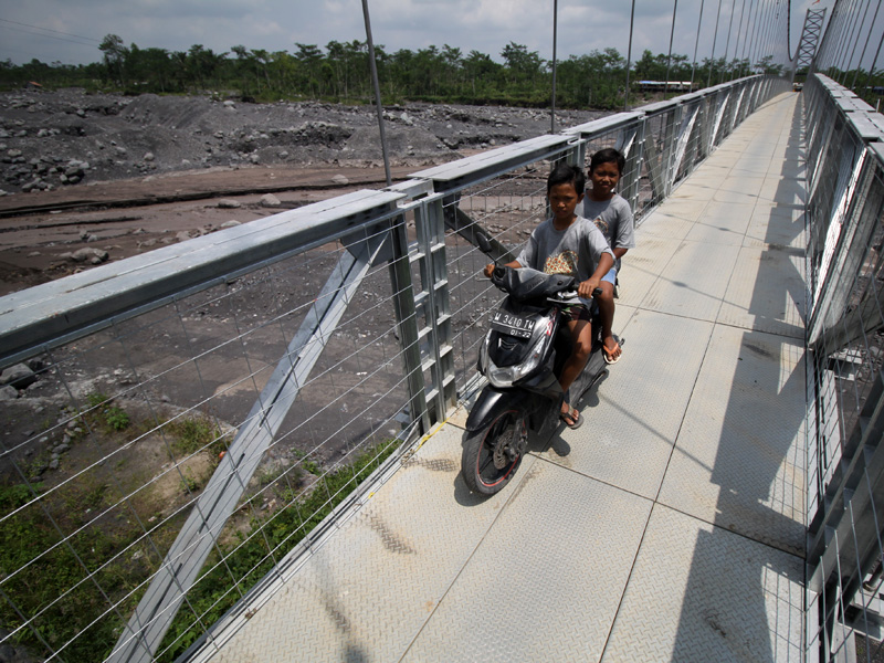 Jembatan Gantung Kaliregoyo