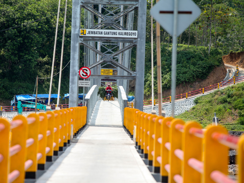 Jembatan Gantung Kaliregoyo
