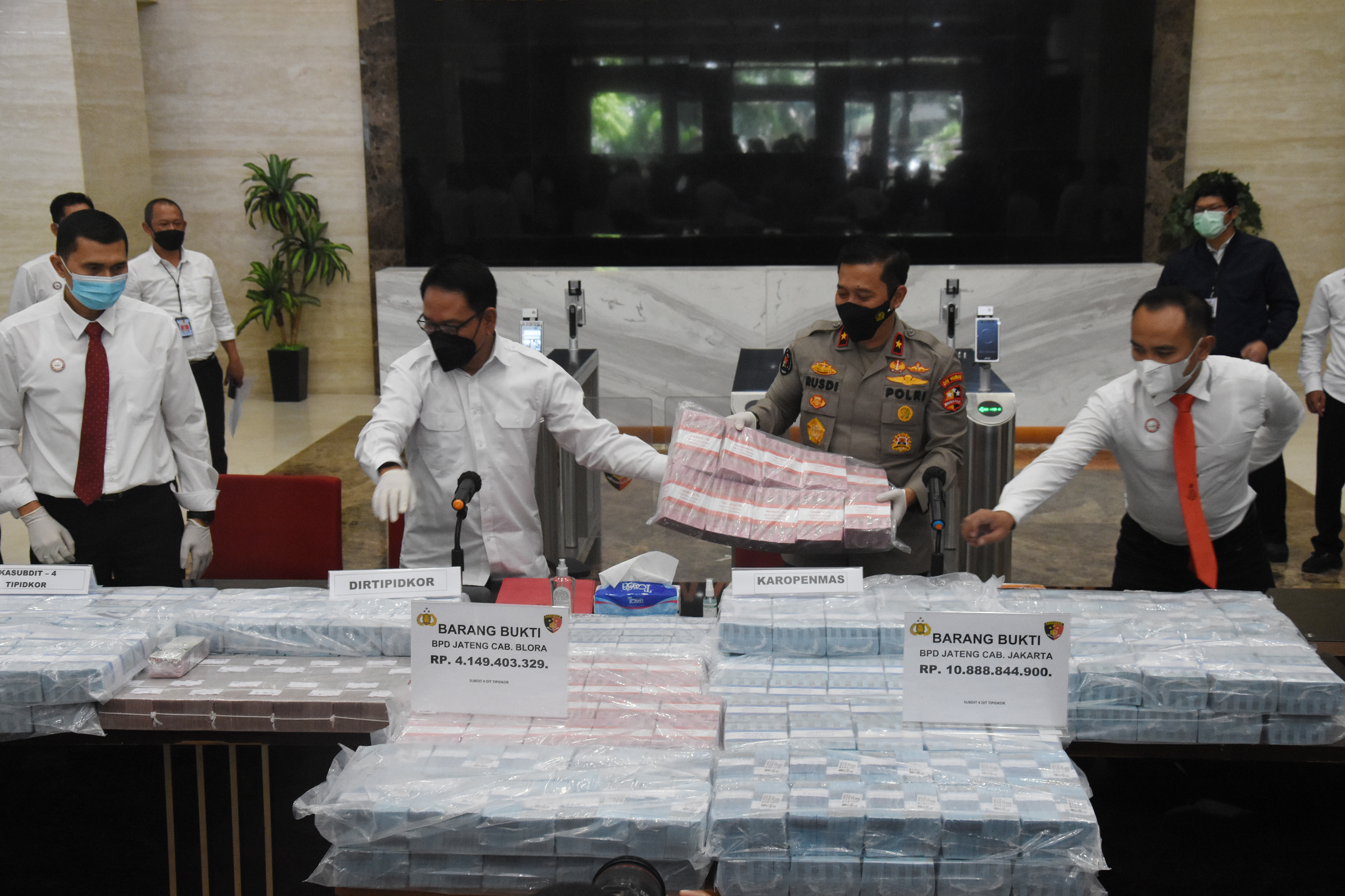 Korupsi Pemberian Kredit Proyek di Bank Jateng Cabang Jakarta dan Blora