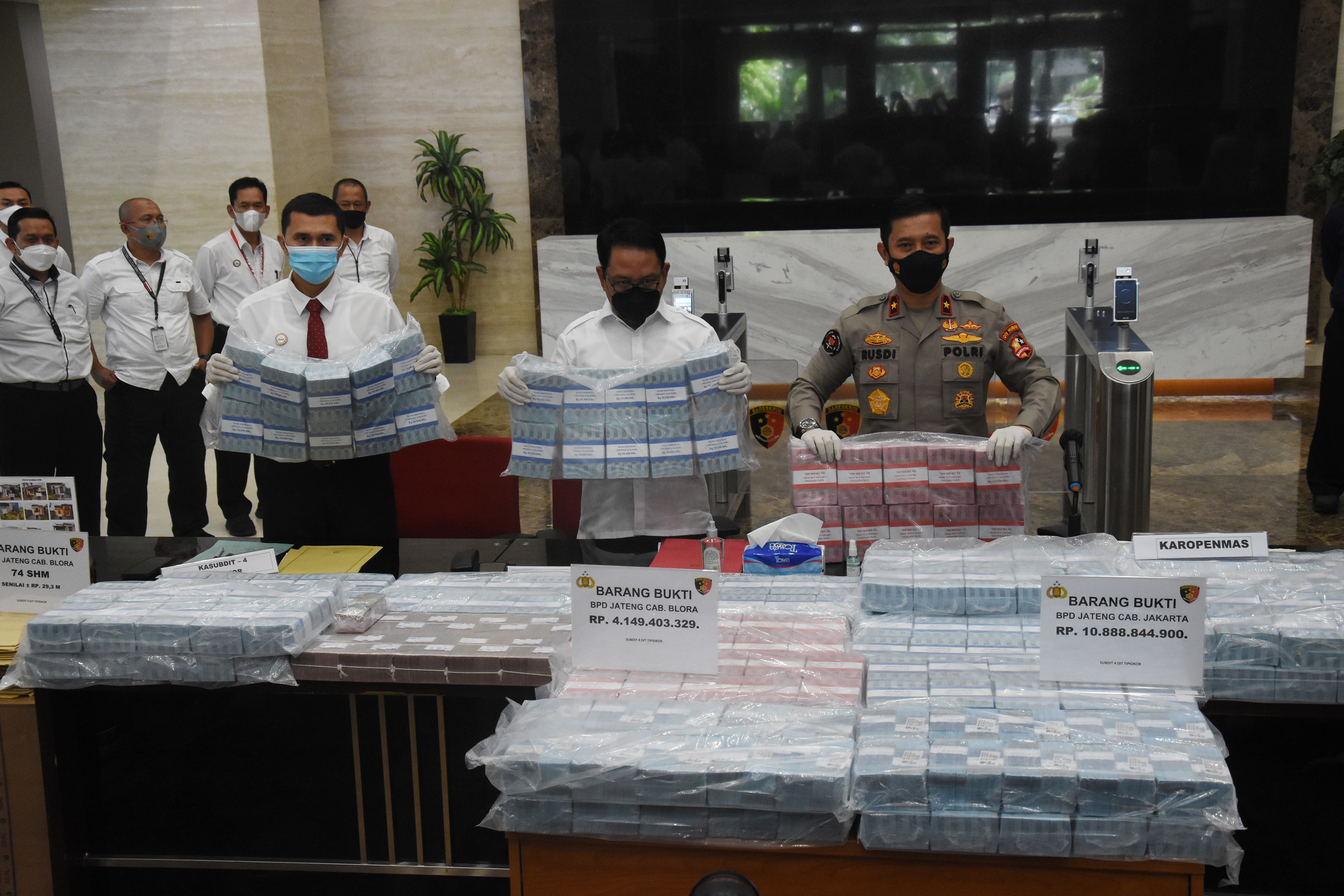 Korupsi Pemberian Kredit Proyek di Bank Jateng Cabang Jakarta dan Blora