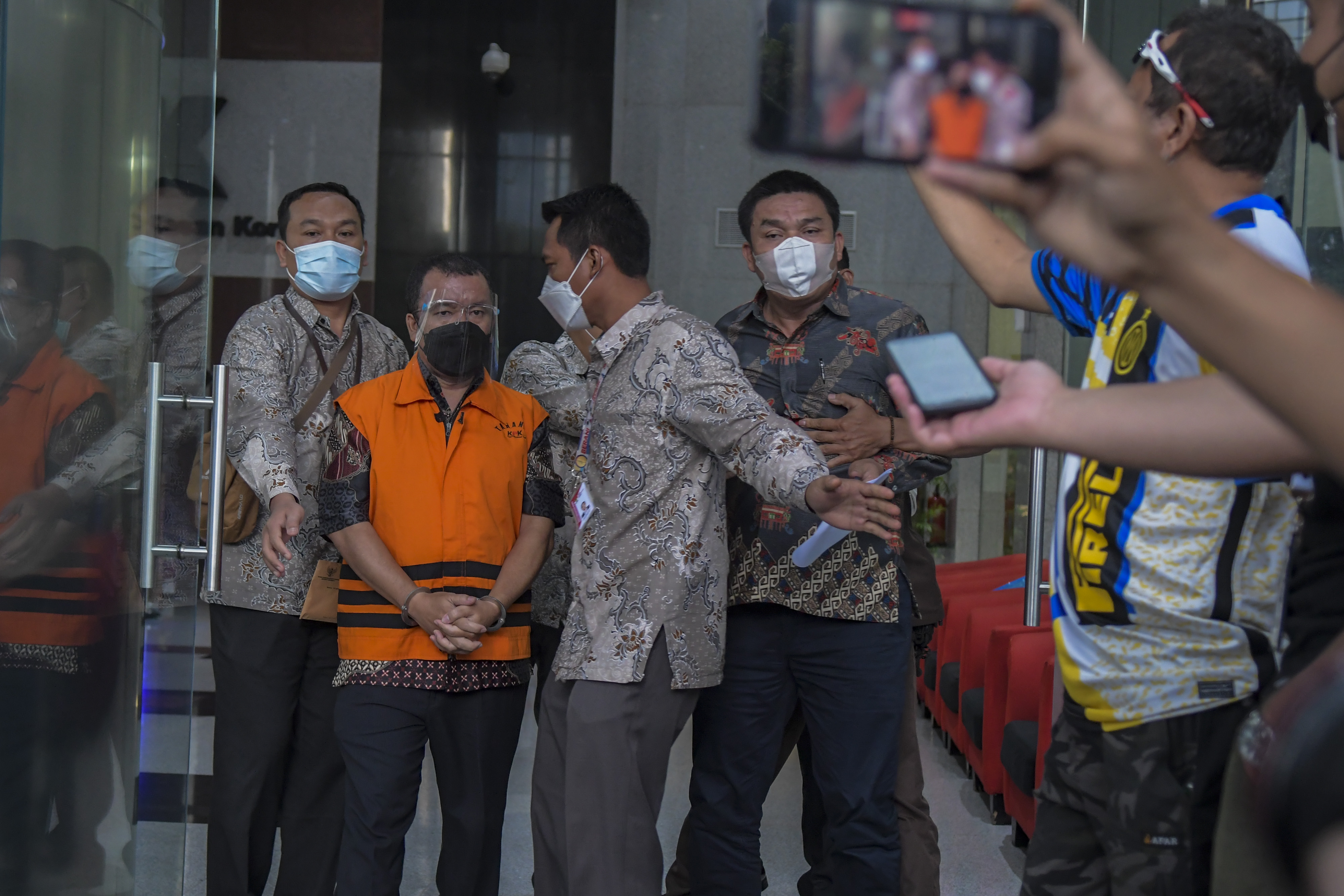 KPK Tahan Alfred Simanjuntak