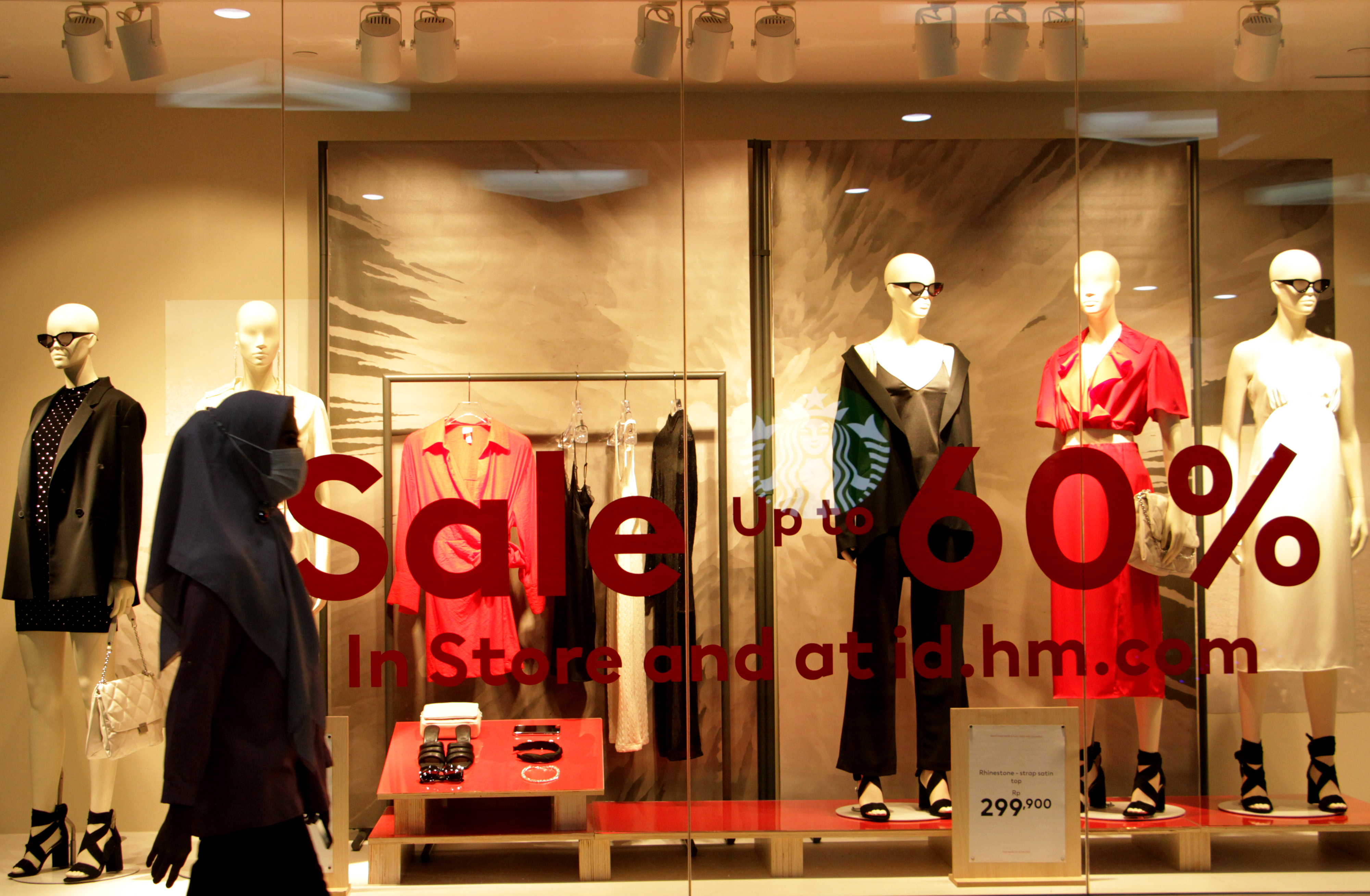 Diskon Akhir Tahun di Pusat Perbelanjaan Makassar