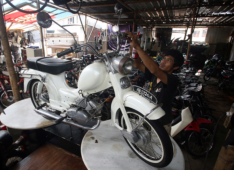 Restorasi Motor Antik