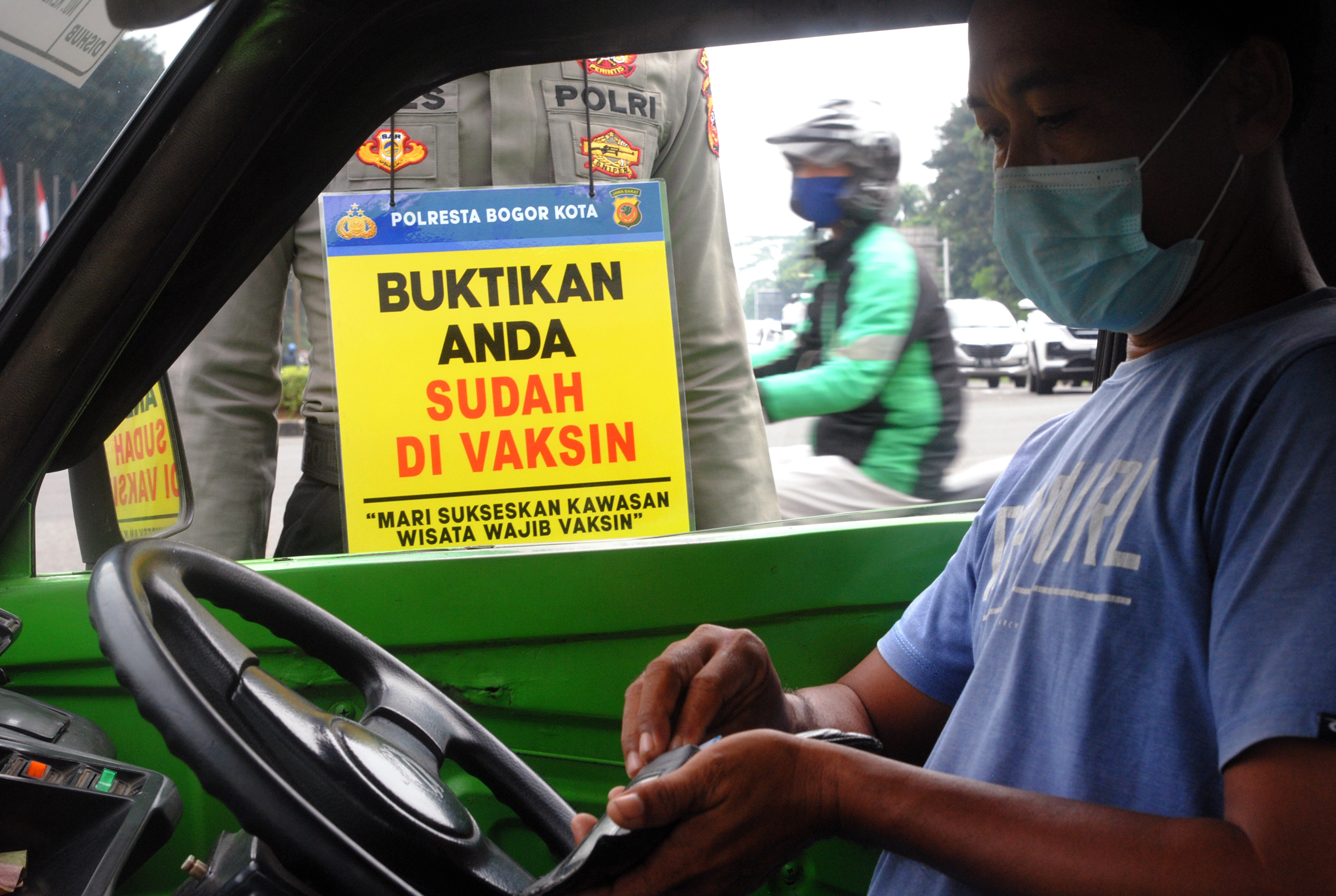 Razia Vaksin Menjelang Tahun Baru