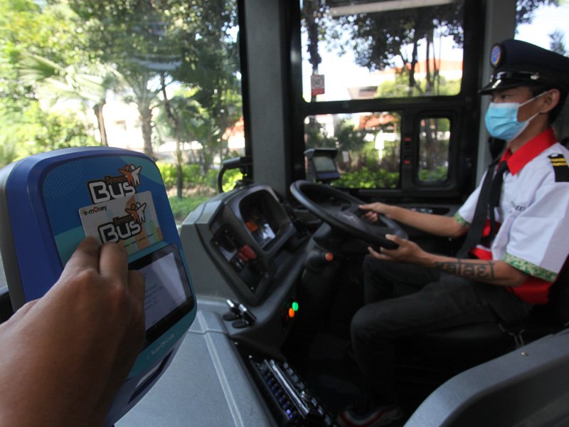Bus Trans Semanggi Suroboyo
