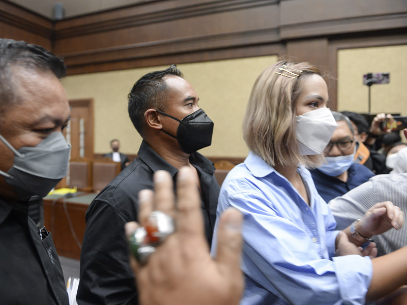 Sidang Pledoi Nia Ramadhani Dan Ardi Bakrie