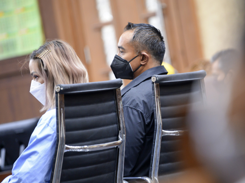 Sidang Pledoi Nia Ramadhani Dan Ardi Bakrie