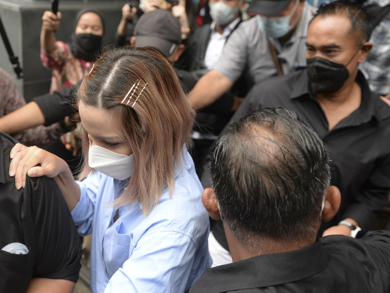 Sidang Pledoi Nia Ramadhani Dan Ardi Bakrie