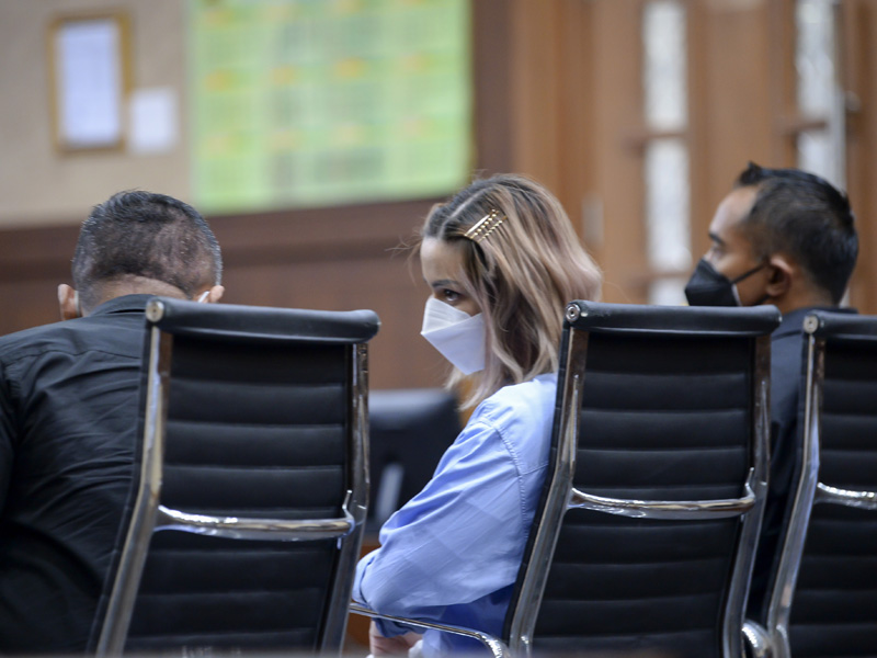 Sidang Pledoi Nia Ramadhani Dan Ardi Bakrie