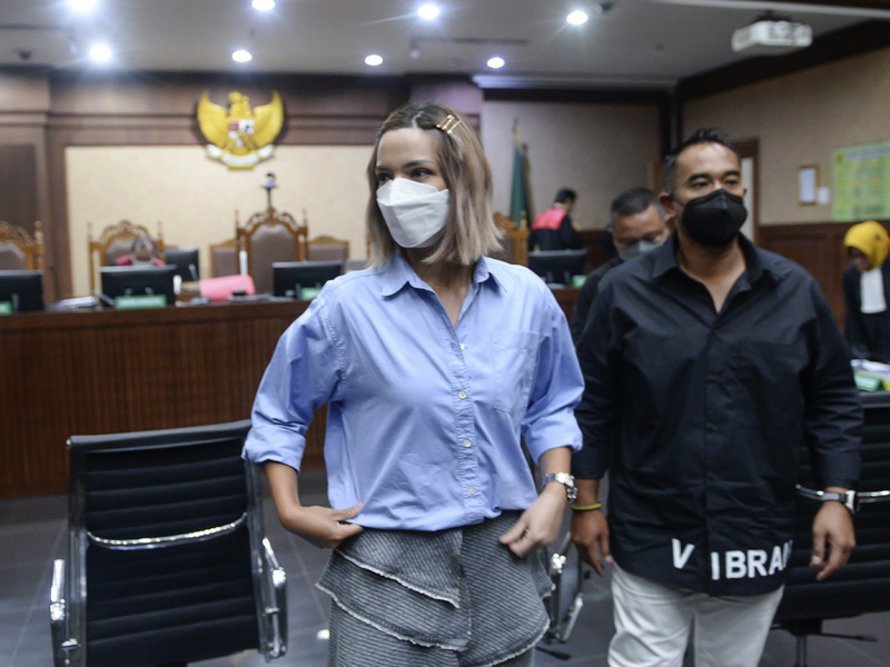 Sidang Pledoi Nia Ramadhani Dan Ardi Bakrie