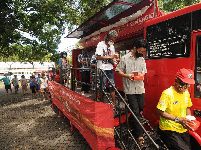 Bus Warung Makan Gratis