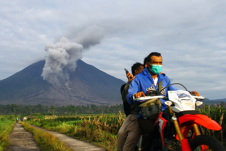 Waspada Luncuran Awan Panas Erupsi Gunung Semeru 