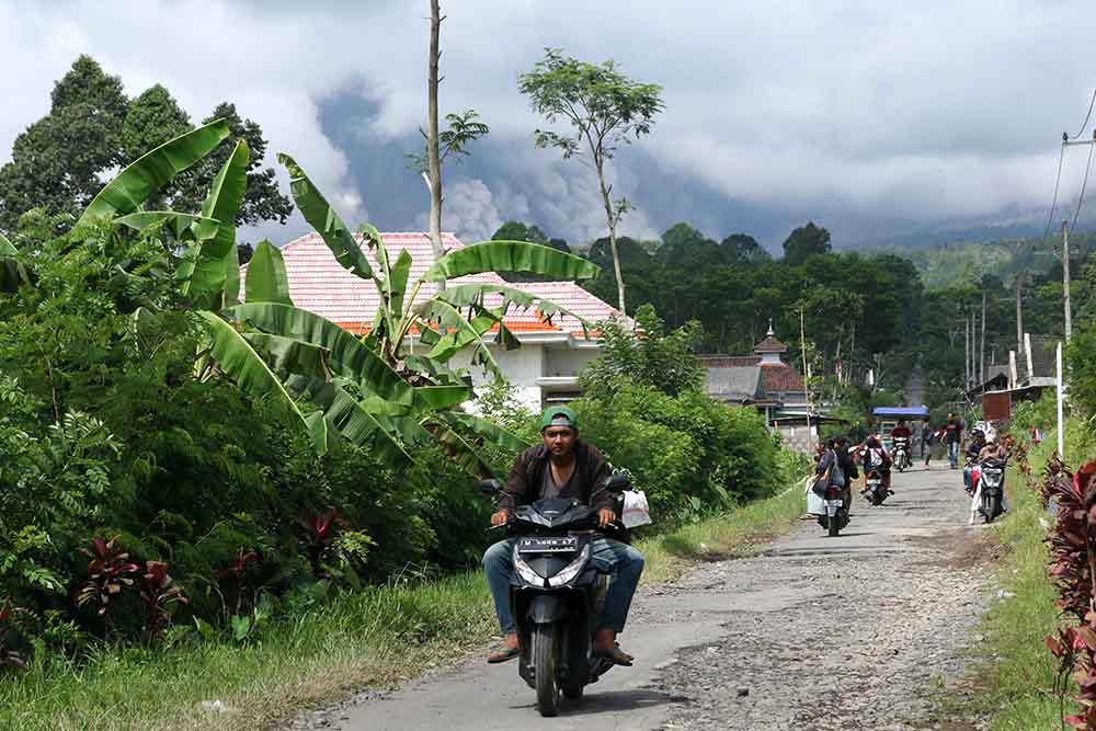 Gunung Semeru Erupsi Kembali