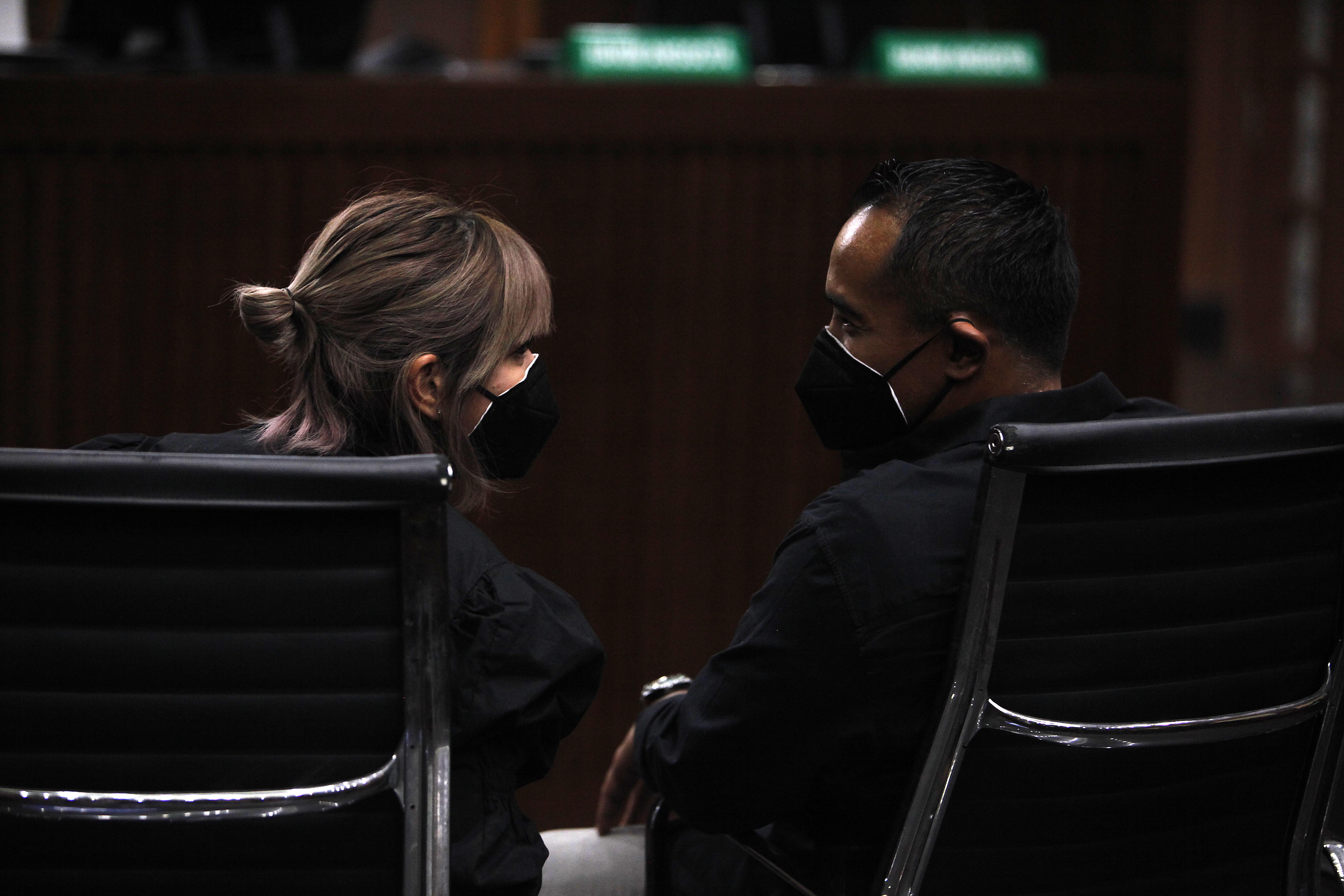 Sidang Perdana Ardi Bakrie dan Nia Ramadhani