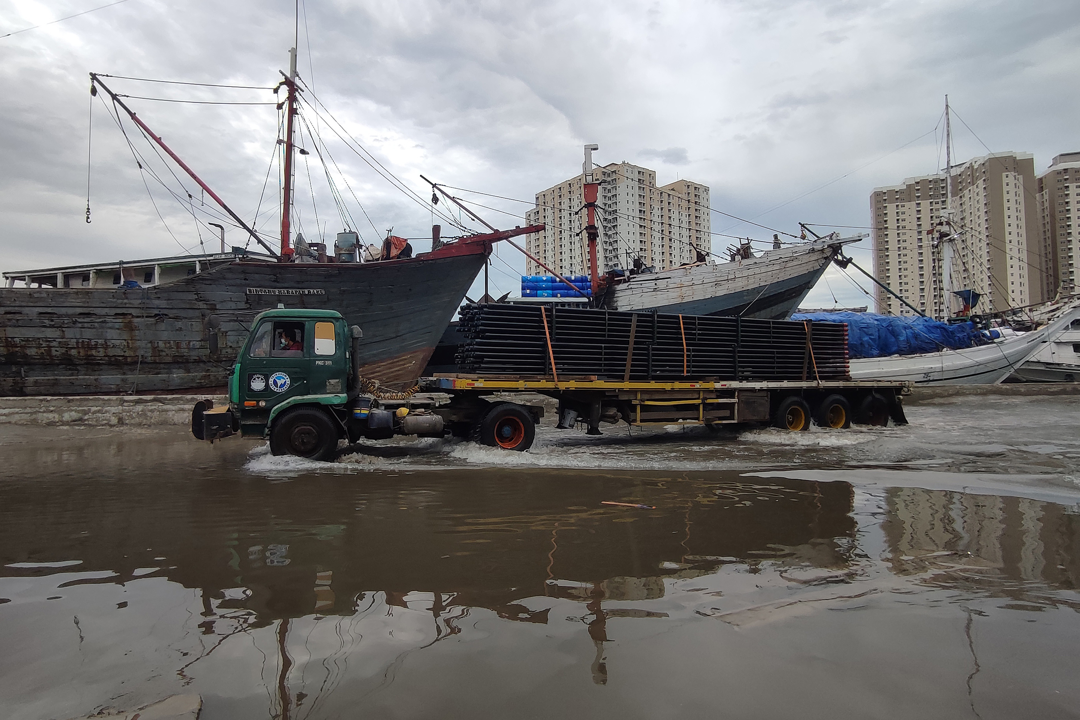 Banjir Rob di Sunda Kelapa