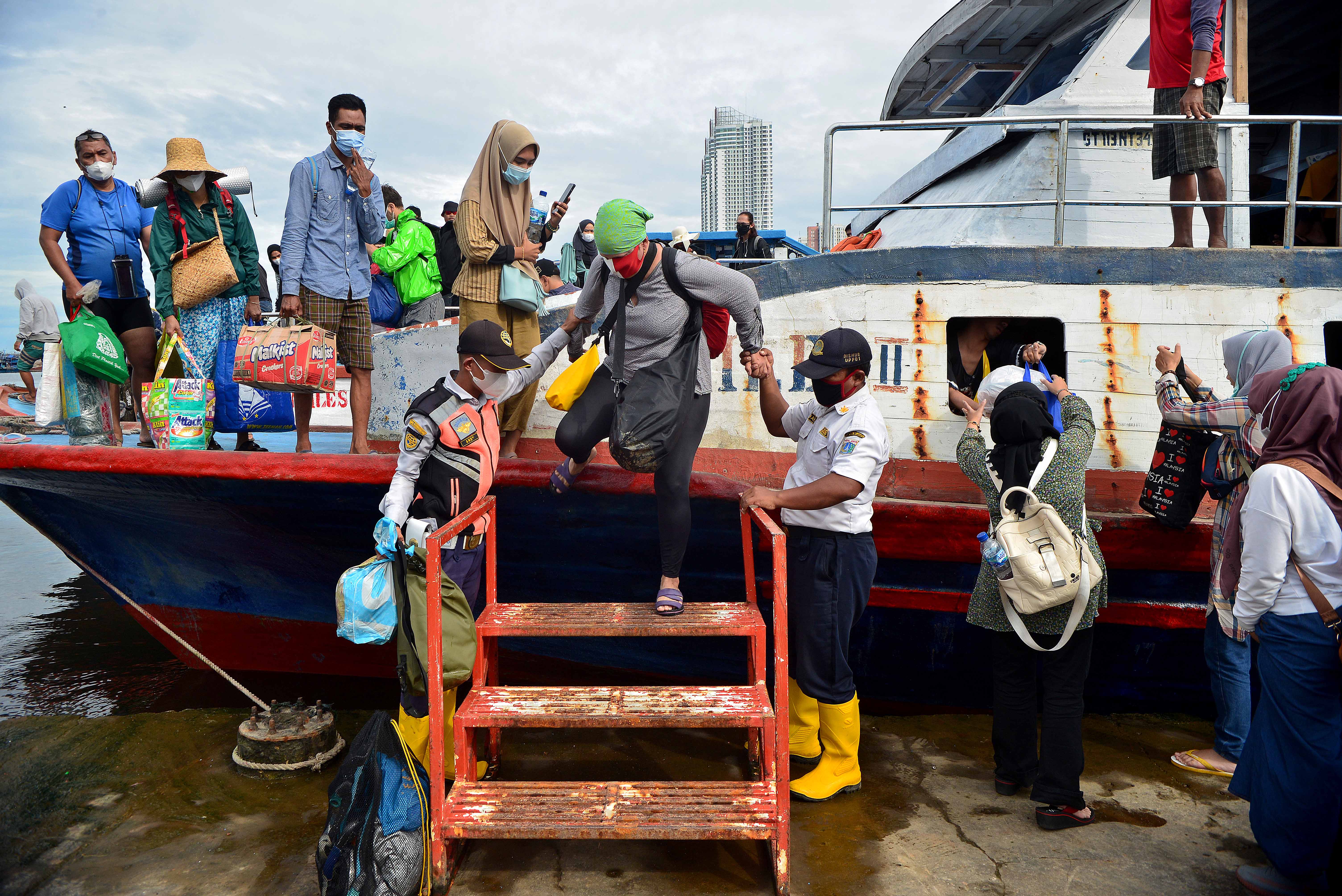 Gelombang Tinggi Hambat Mobilitas Wisatawan