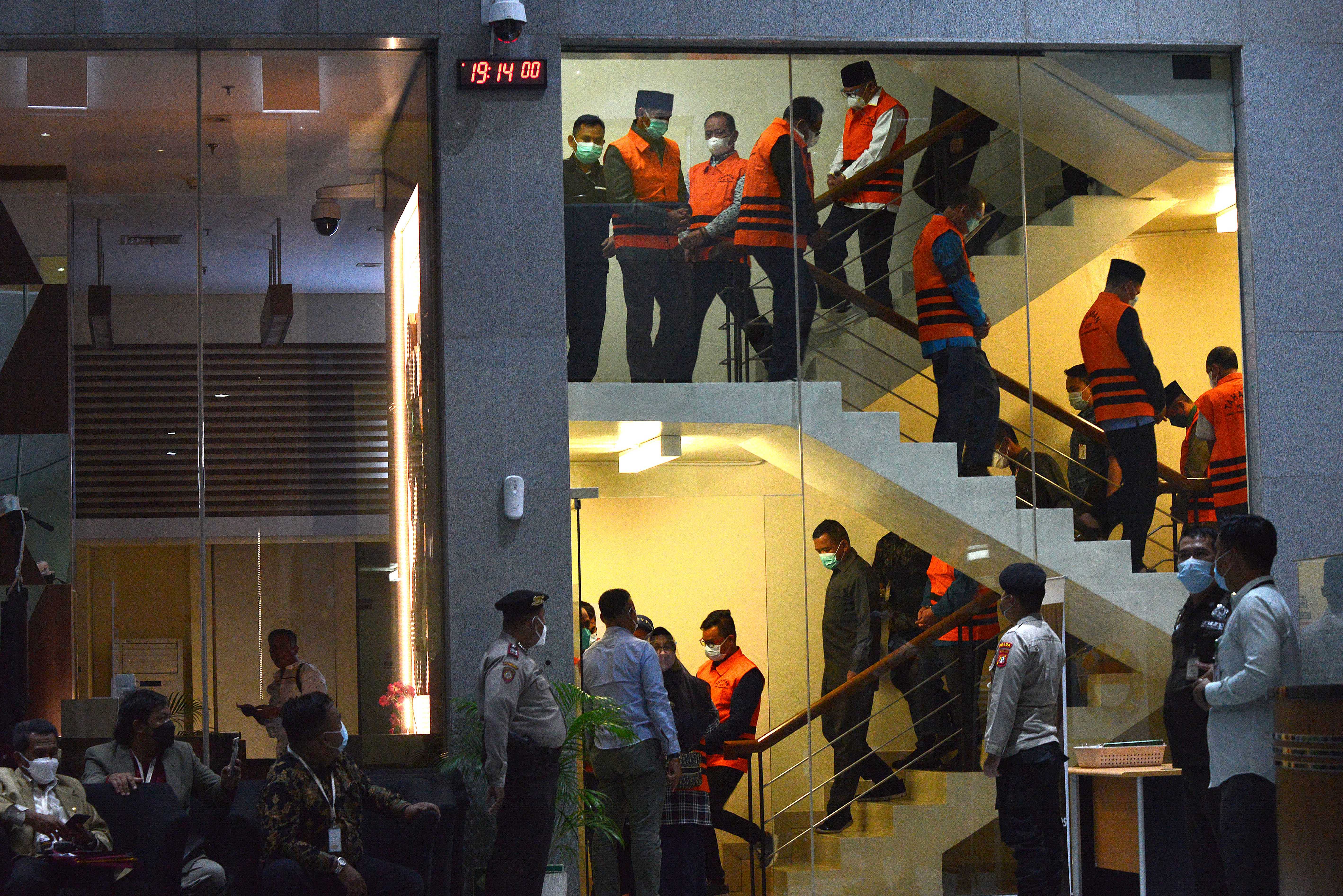 KPK Tahan 15 Tersangka Korupsi Muara Enim