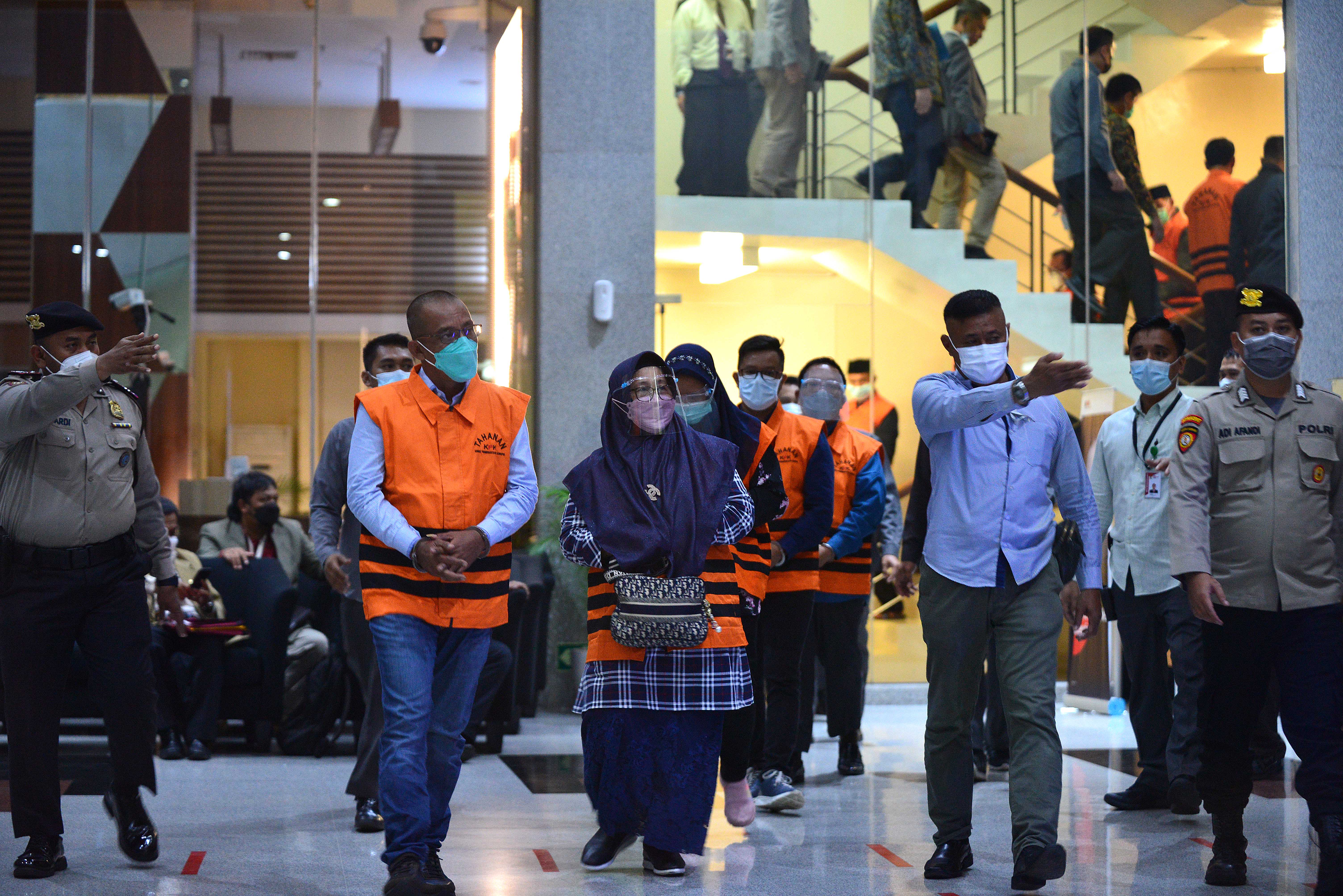 KPK Tahan 15 Tersangka Korupsi Muara Enim