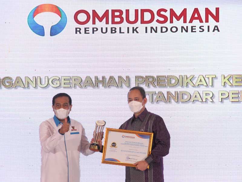 Kemenlu Terima Penghargaan Dari Ombudsman
