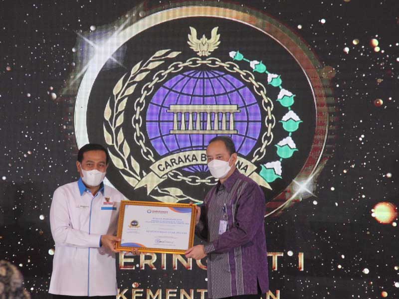 Kemenlu Terima Penghargaan Dari Ombudsman