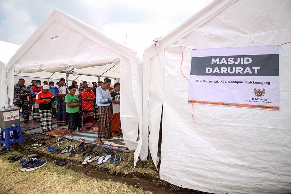 Salat Jumat di Pengungsian