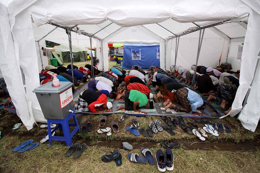 Salat Jumat di Pengungsian