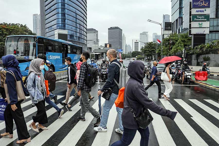 Pemerintah Batalkan Penerapan PPKM Level 3 saat Natal dan Tahun Baru 