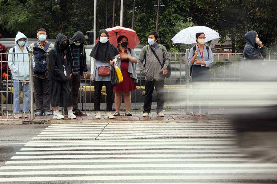 Pemerintah Batalkan Penerapan PPKM Level 3 saat Natal dan Tahun Baru 