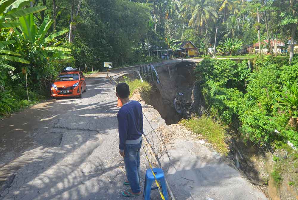 Longsor Jalan Padangpariaman