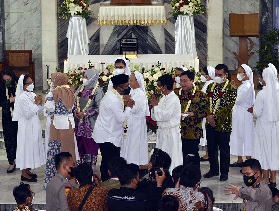 Menteri Agama Kunjungi ke Gereja Katedral Lampung 