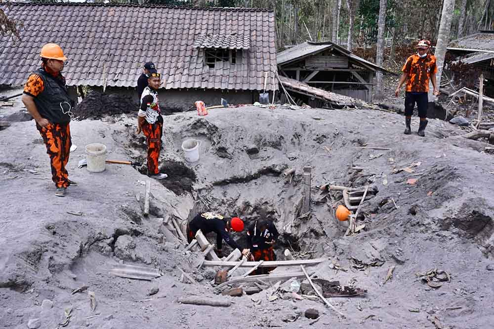 Pencarian Korban Erupsi Semeru