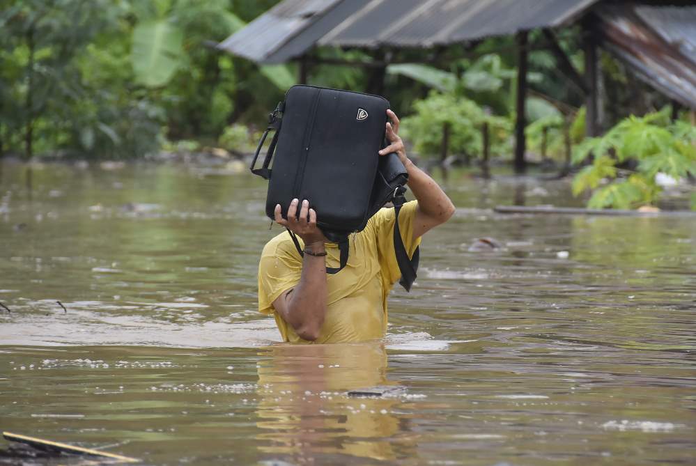 Luapan Air Sungai Meninting Mengakibatkan Ratusan Rumah  Terendam