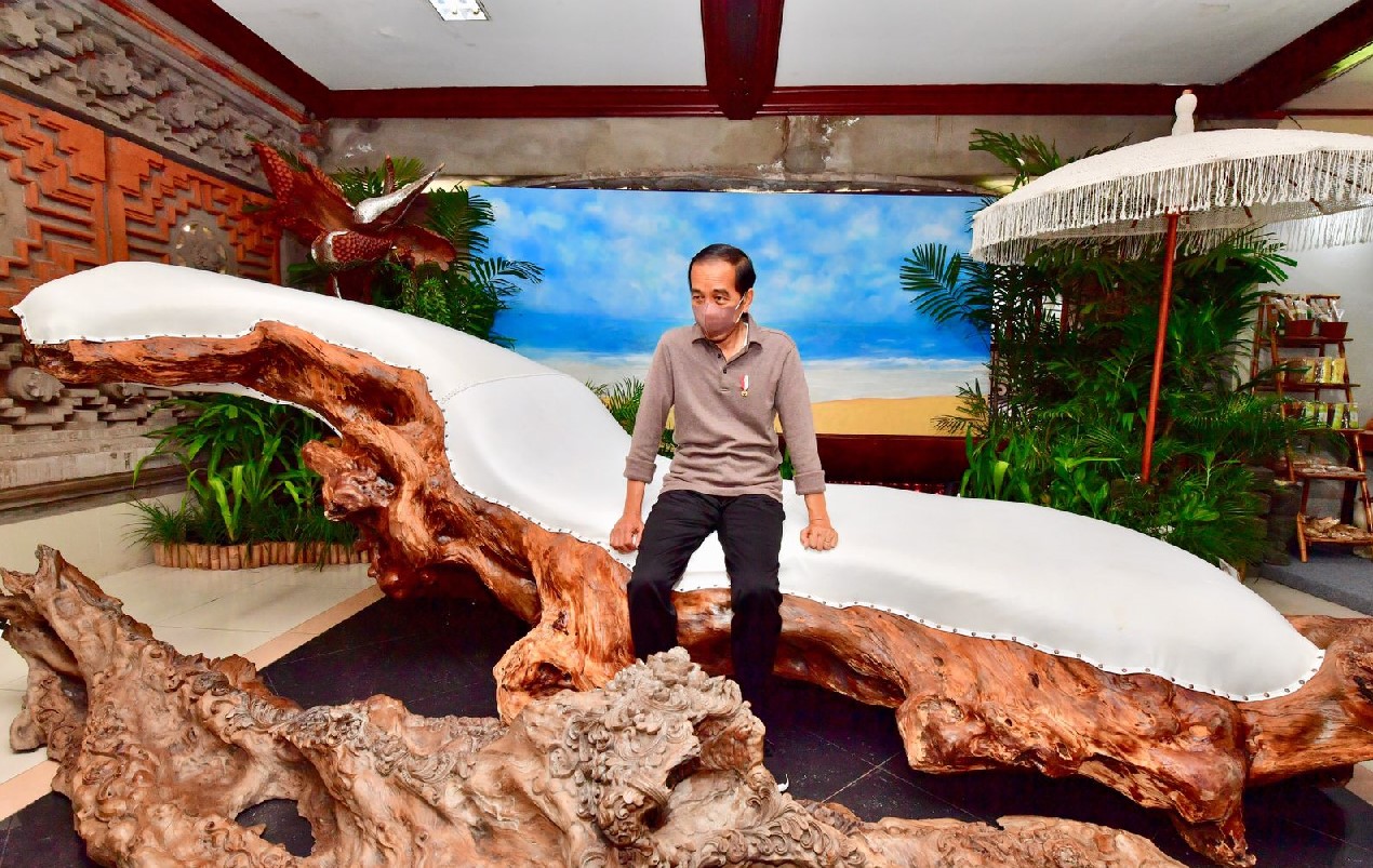 Presiden Joko Widodo Meninjau Pameran Industri Kecil Menengah  Bali Bangkit